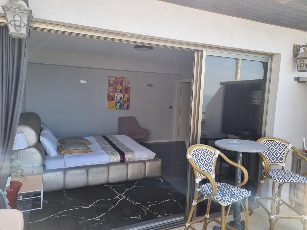 Penthouse Apartment On The Beach 바트얌 외부 사진