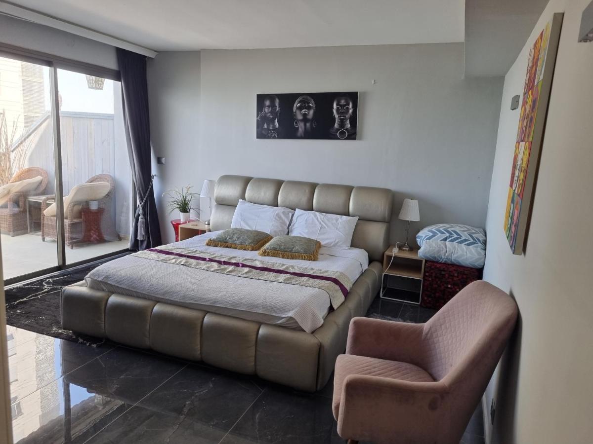 Penthouse Apartment On The Beach 바트얌 외부 사진