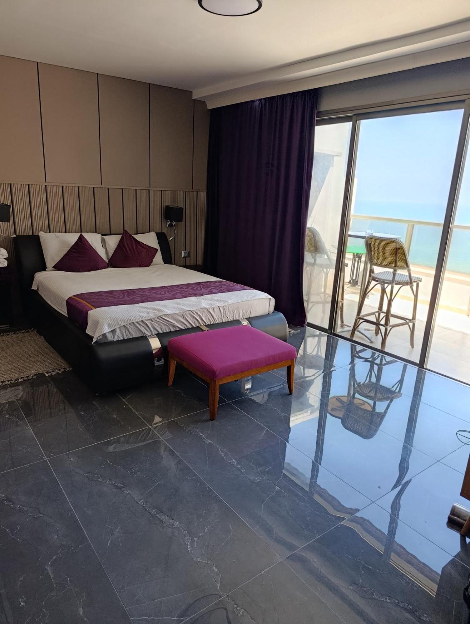 Penthouse Apartment On The Beach 바트얌 객실 사진