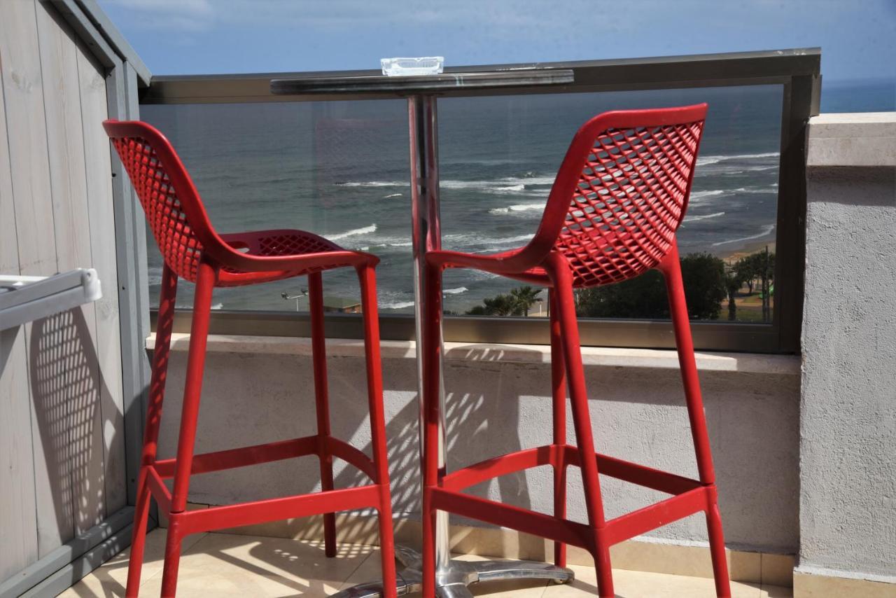 Penthouse Apartment On The Beach 바트얌 외부 사진