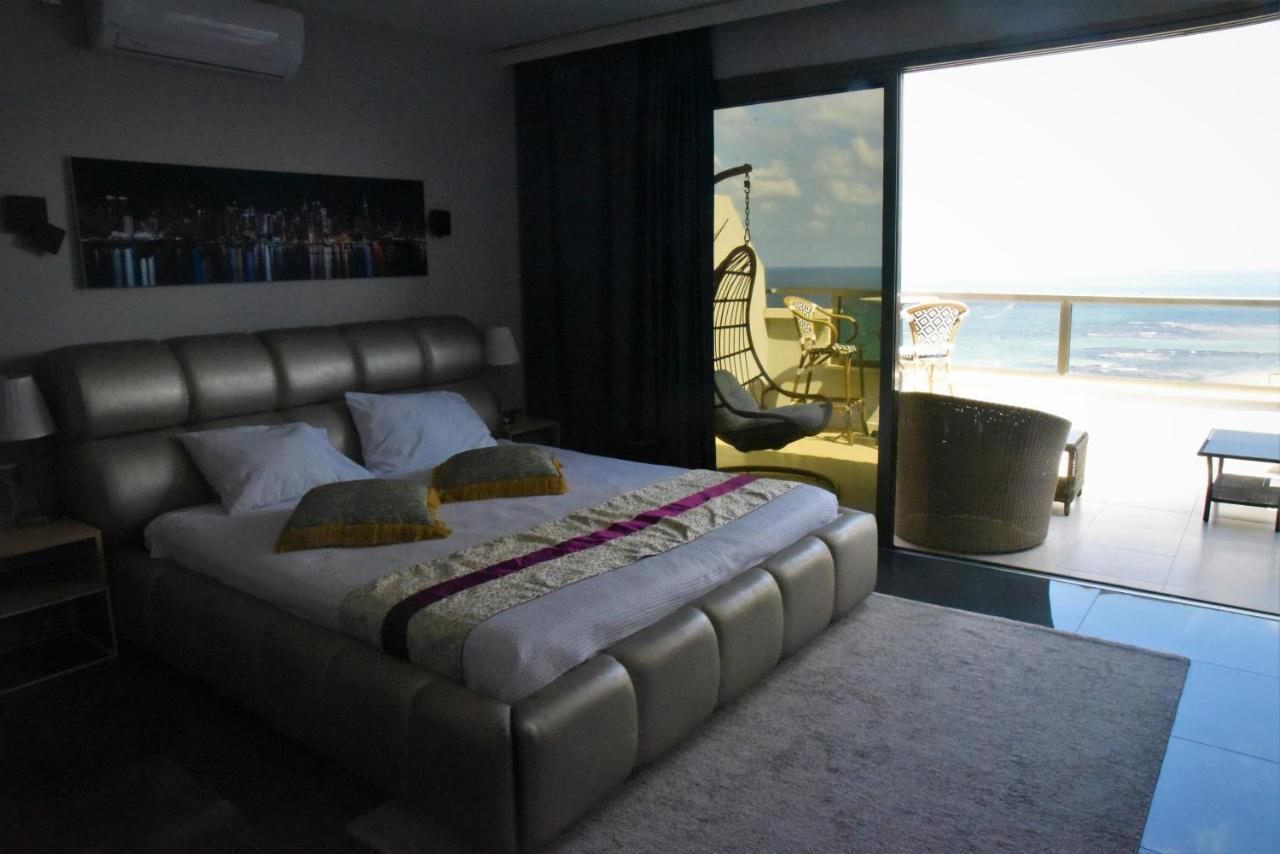 Penthouse Apartment On The Beach 바트얌 외부 사진