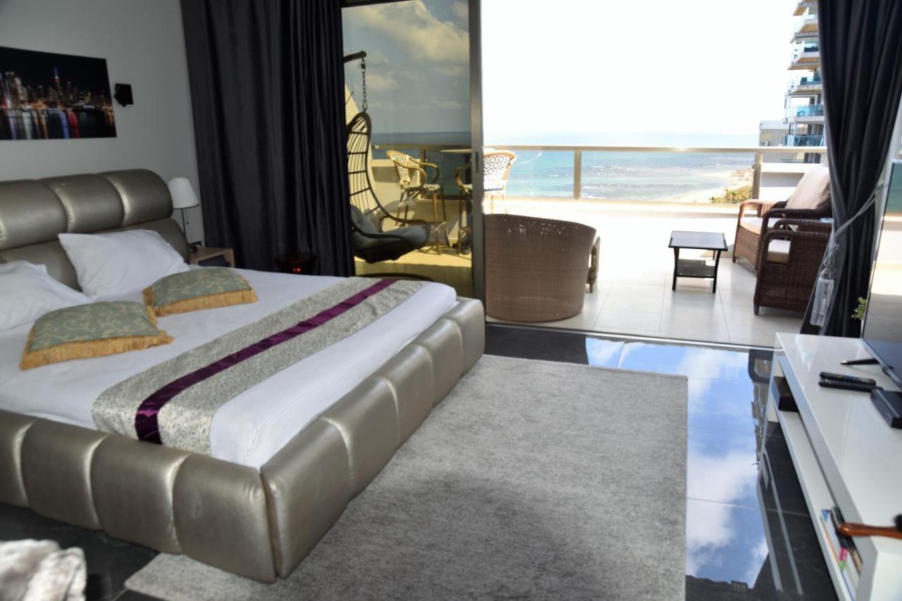 Penthouse Apartment On The Beach 바트얌 외부 사진