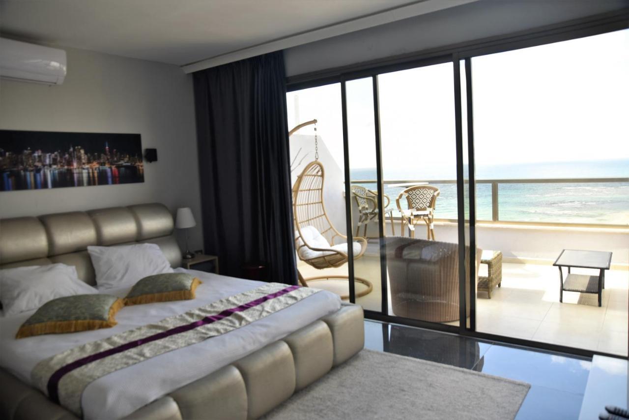 Penthouse Apartment On The Beach 바트얌 외부 사진