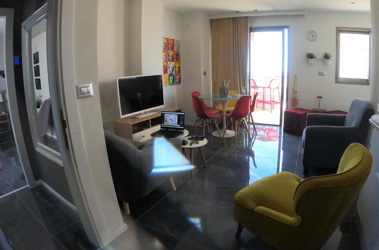 Penthouse Apartment On The Beach 바트얌 외부 사진